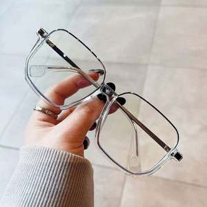 Gafas de Computadora Cuadradas de Aleación Vintage 2022, Negras con Lentes Transparentes, Doble Puente, Anti Luz Azul, para Mujer - Product Image 5