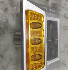 Luz de Barrera LED Solar de Gran Tamaño y Alta Resistencia, Luz Intermitente para Carreteras y Caminos, Baliza Solar de Aluminio y Vidrio - Product Image 5