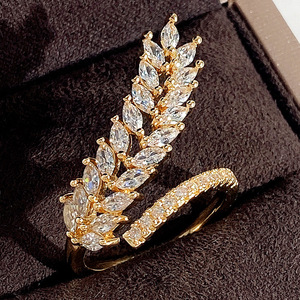 Anello con Foglia di Grano e Zirconi per Donne, Gioiello Elegante e Creativo Scintillante alla Moda - Product Image 3