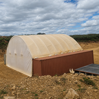 Abri dôme monopoutre pour conteneur 46x40 pieds, auvent arqué en PVC avec mur d'extrémité à fenêtre triangulaire pour le stockage d'équipements