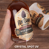 Forme personnalisée gaufrage estampage tache UV résistance à l'humidité texture papier whisky gin étiquettes de bouteilles
