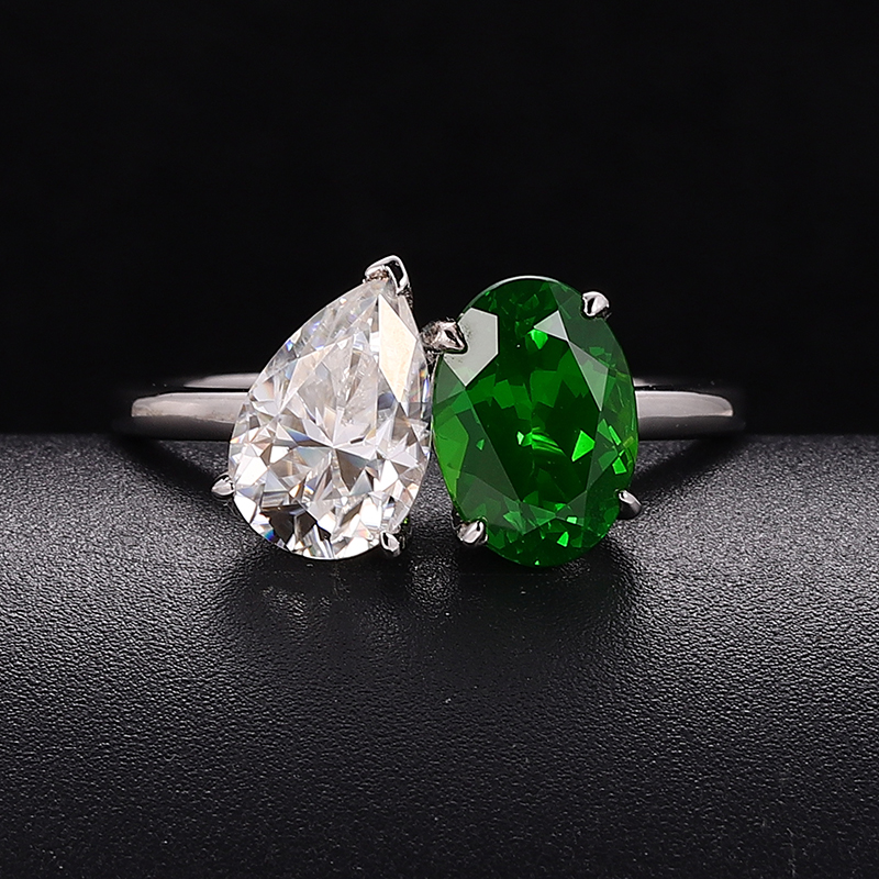 แหวนทองคำแท้ 14K ประดับด้วยอัญมณีสังเคราะห์และมอยซาไนต์