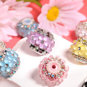 Vente en gros de perles à boule de diamant en forme de fleur à cinq pétales pour l'industrie lourde Accessoires de bijouterie - Product Image 1