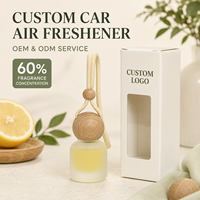 Diffuseur de parfum pour voiture rechargeable à suspendre, flacon en verre givré, bouchon en bois sphérique, 60% de parfum, longue durée