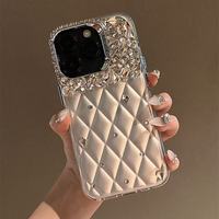 Nouvelle Coque de Téléphone Luxe Matelassée à Motifs pour iPhone 17 Pro Max/16 Pro, Couverture Intégrale avec Strass Argentés Estampés à Chaud 2026
