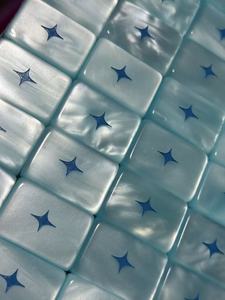 Fichas de Mahjong Acrílicas Azules Automáticas con Bordes Redondeados Lisos, Grosor Sólido, Piezas de Juego para 4 Jugadores - Product Image 4