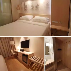 Ensemble de meubles de chambre d'hôtel moderne à prix direct usine, cadre de lit en bois massif durable avec tête de lit, armoire et tables de chevet - Product Image 4