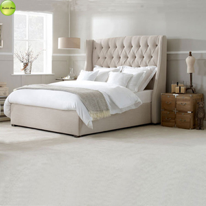 Letto con Testiera Trapuntata in Stile Moderno, Testiera Alta in Pelle, Struttura in Legno Massello per Camera da Letto e Villa - Product Image 1