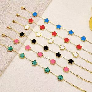 Pulseras RINHOO de acero inoxidable 316L con diseño de flor de cinco hojas para mujer, <span class=keywords><strong>pulsera</strong></span> de metal chapada en PVD de 18K, regalo de joyería romántica para fiesta. - Product Image 6