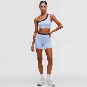 Soutien-gorge de sport asymétrique bicolore, short en dentelle coquillage pour les vacances en plein air, ensemble fitness et yoga - Product Image 3