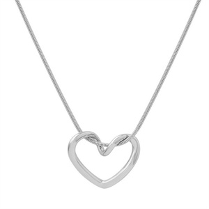 Delicado Collar de Acero Inoxidable con Colgante de Corazón Hueco para Mujer - Product Image 2