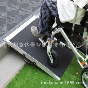 ทางลาดรถเข็นอลูมิเนียมอัลลอยด์ลูดาแมน 60x73 ซม. กันลื่น สำหรับใช้ในบ้าน - Product Image 2