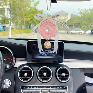 Nouveau pendentif de rétroviseur intérieur de voiture NewFreshener, tissé à la main, luxe léger, forme irrégulière brillante, fleur de cerisier - Product Image 5