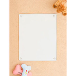 Tapis pliable 40x50 cm en silicone pour animaux de compagnie Tapis de lit imprimé rayé de luxe pour chats Voyage amical Style doux et moderne - Product Image 1