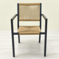 Fauteuil de jardin empilable moderne en aluminium avec assise et dossier en rotin tressé HDPE pour restaurant, bistrot, café, terrasse et salle à manger en extérieur