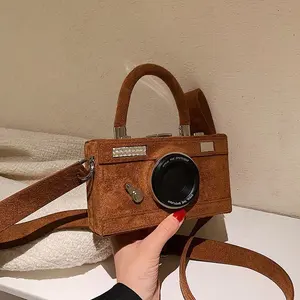 Borsa a tracolla in pelle verniciata a forma di fotocamera retrò a forma di macchina fotografica borsa a tracolla Casual da donna borsa a tracolla con tasca trasparente