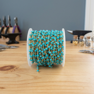 Chaîne de chapelet artisanale Sameer en laiton plaqué or 18 carats avec perles et pierres rondes en calcédoine bleue – Bijou tendance et mode - Product Image 2