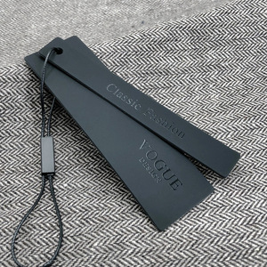 Tùy Chỉnh Màu Đen Thẻ Cổ Quần Áo Treo Tag UV Bóng Đu Tag Cho Hàng May Mặc Giày Túi Xách Và Quần Jean Bền Vững Nhãn Nhựa - Product Image 4