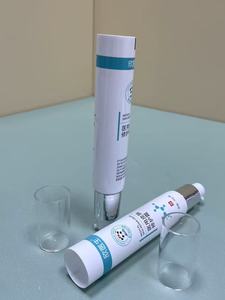 Tube pompe sans air blanc avec col électroplaqué argenté et capuchon transparent - Product Image 2