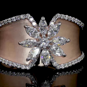 Bague florale en diamant Golden Bloom Marquise en or 14k - Product Image 3