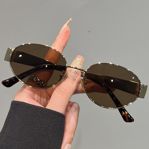 แว่นกันแดดยูนิเซ็กซ์สุดหรู ดีไซน์เรโทร กรอบเล็กสีทอง ป้องกันแสงยูวี 400 และแสงสีฟ้า คุณภาพสูง น้ำหนักเบา สวมใส่สบายสำหรับกิจกรรมกลางแจ้ง - Product Image 2