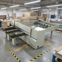 Scie à panneaux CNC automatique pour la découpe de meubles en bois, état neuf, machine de découpe de planches de bois avec moteur et lame de découpe.