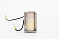 Accesorio para Interruptor de Vacío Trifásico Schneider HVX12, Electroimán de 110V, 220VDC, Capacidad de Ruptura de 16kA, 50/60Hz