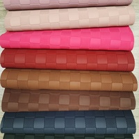 Tissu en similicuir gaufré Damier Checkerboard 0,9 mm, 54 pouces, avec support brossé, pour housses de tablette et tapis de bureau, 40 couleurs, MOQ 1 yard