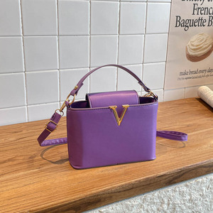 <span class=keywords><strong>Sac</strong></span> à main de luxe pour <span class=keywords><strong>femme</strong></span> avec accent métallique en V, nouvelle mode, 10 couleurs, <span class=keywords><strong>sac</strong></span> à <span class=keywords><strong>bandoulière</strong></span> avec poignée supérieure - Product Image 3