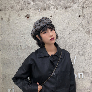 Vente en gros de bérets de haute qualité, très demandés, style portuaire, chic et personnalisé, à imprimé léopard, pour l'automne et l'hiver, décontractés, style artiste - Product Image 3