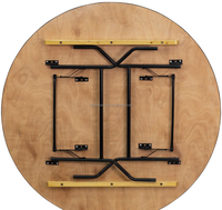 Table de banquet pliante en bois transparente ronde moderne de 5 pieds pour une utilisation en extérieur dans les hôtels