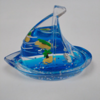 Porte-stylo flottant en forme de voilier, en acrylique, avec sable mouvant, décoration de bureau, souvenir, cadeau pour la maison ou le bureau
