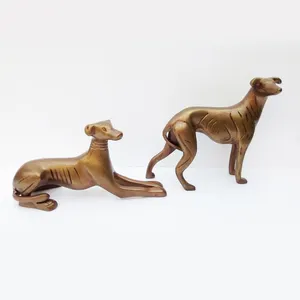 Escultura de perro de aluminio de precio barato para escritorio de oficina Venta caliente escultura de perro de Metal con acabado de bronce antiguo para sala de estar