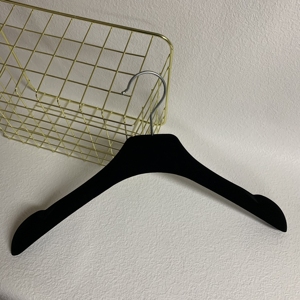 Cintres à crochets en plastique floqué pour vêtements féminins haut de gamme, avec logo personnalisé, robustes et classiques, pour salon, <span class=keywords><strong>TikTok</strong></span> Live - Product Image 4