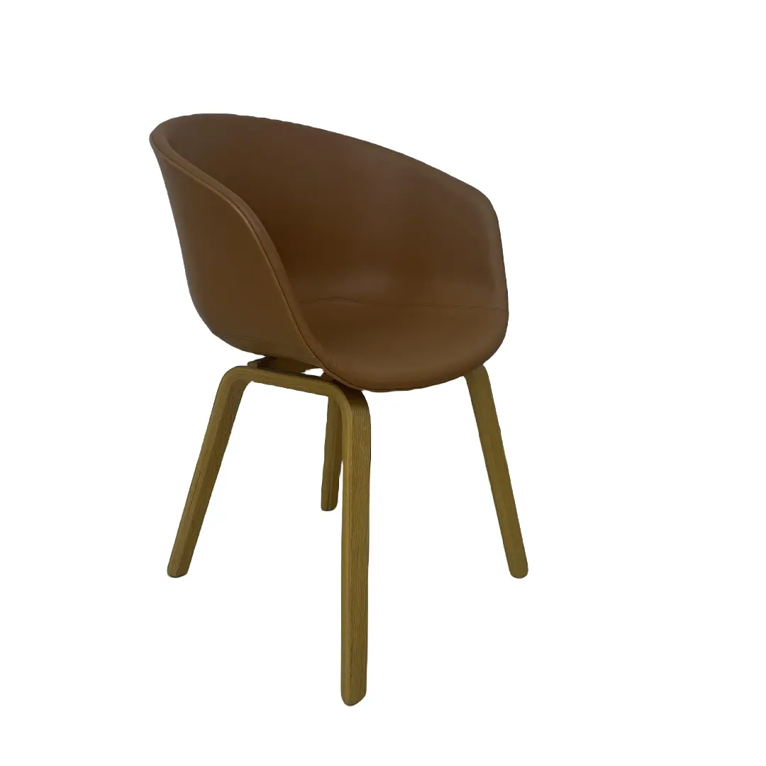 Venta caliente diseño escandinavo comedor Shell restaurante silla mesa y sillas de café de plástico con patas de madera