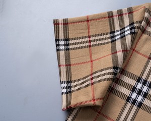 ชุดเสื้อผ้าฤดูร้อนยูนิเซ็กซ์ ผ้าฝ้าย 100% ระบายอากาศได้ดี แบรนด์ Burberry เสื้อยืดแขนสั้นลำลองสำหรับผู้ชาย กางเกงขาสั้นสีพื้น ผ้าถัก - Product Image 3