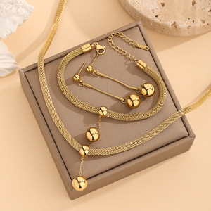 Cadena de Acero Inoxidable Dorada con Diseño Hueco, Elegante y Sencilla. Colgante Esférico Dorado con Flecos, Collar Moderno y Versátil - Product Image 5