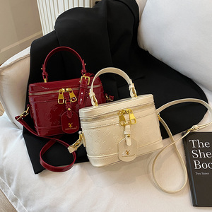 Sacs fourre-tout bandoulière de haute qualité pour femmes, nouveau style, en cuir verni gaufré brillant avec fermeture éclair - Product Image 2