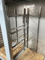 Congélateur vertical à température unique en acier inoxydable Guangzhou, réfrigérateur-chiller automatique mince pour stockage alimentaire