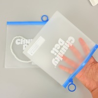 Pochette semi-transparente en PVC avec fermeture éclair coulissante, personnalisable avec logo, pour étudiants, trousse à crayons, jouets anti-stress, poupées, petits objets, sac de rangement scellé