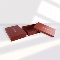 2 Carpetas Rígidas Rojas de Cartón con Logotipo Blanco Personalizado en Relieve, Materiales Reciclados para Empaque de Joyería de Lujo