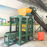 Machine à fabriquer des blocs de béton semi-automatique rapide QT4-26, produisant des blocs creux, pleins et de pavé, à faible coût et à retour sur investissement élevé