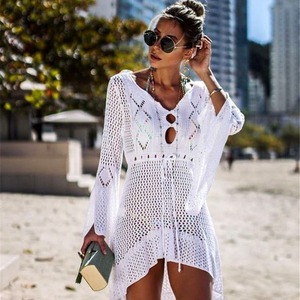 Vestido de playa de punto calado de color liso con manga larga para mujer, con cuello en V y cordón, para cubrir el bikini - Product Image 1