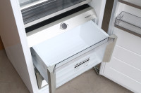 Réfrigérateur-congélateur latéral intégré sans givre en plastique, petit appareil électroménager économe en énergie pour hôtel et usage domestique