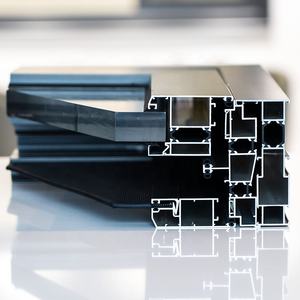 Fenêtre à battant moderne en aluminium noir inclinable et tournant avec gril et moustiquaire pour les maisons Fenêtres en aluminium noir - Product Image 3