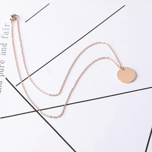 قلادة دائرية من الفولاذ المقاوم للصدأ مع سلسلة قصيرة للنساء، مناسبة للنقش الشخصي - Product Image 3