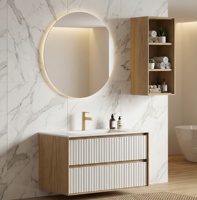 Set Meja Rias Kamar Mandi Modern yang Dipasang di Dinding dengan Tekstur Beralur & Cermin LED Sentuh Pintar |   Lapisan Kayu Walnut Mewah untuk Renovasi Rumah