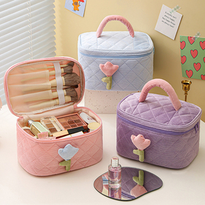 Nouvelle Trousse de Toilette de Voyage en Velours Côtelé Mignonne, Organisateur de Soins de la Peau Brodé, Grande Capacité Matelassée 2024, Personnalisable pour Filles - Product Image 2