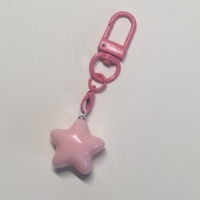 Porte-clés étoiles colorées 2026 en résine pour femmes et filles, décoration pour étui d'écouteurs, sac à dos et clés de voiture