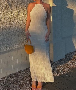 فستان ماكسي فاخر للنساء بياقة هالتر من الشيفون المطوي، مناسب للشاطئ والإجازات وحفلات الزفاف أو الارتداء اليومي - Product Image 2